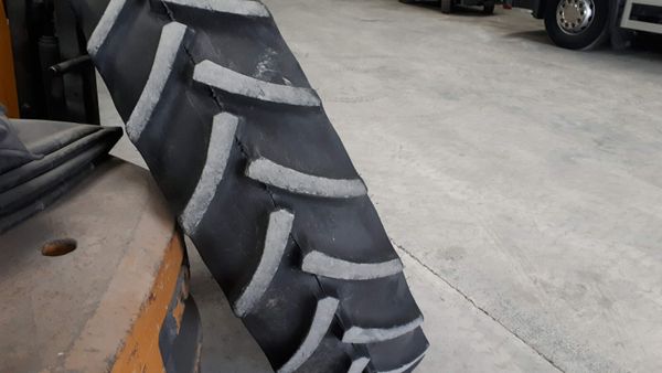 New Holland wheels and tyres 381636400