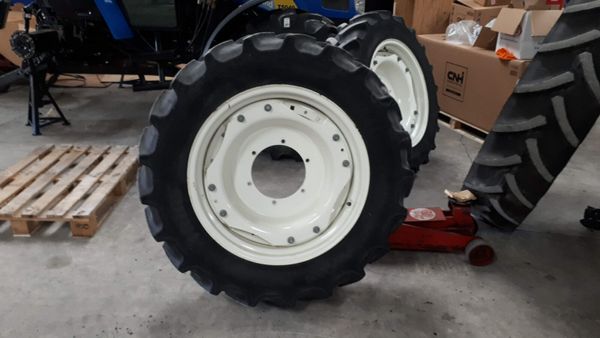 New Holland wheels and tyres 381636407