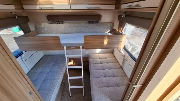 Lunar Quasar 5 berth caravan 381778325