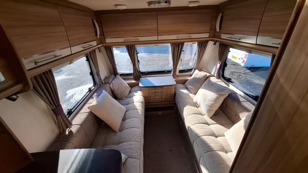 Lunar Quasar 5 berth caravan 381778331