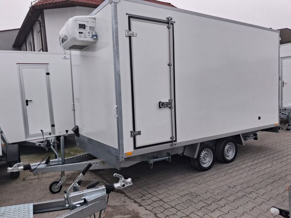 Fridge Trailer 381786882