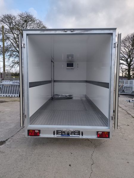 Fridge Trailer 381787298