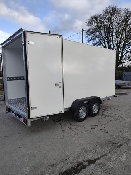 Fridge Trailer 381787301
