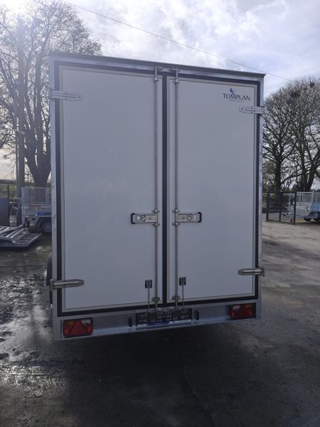 Fridge Trailer 381787304