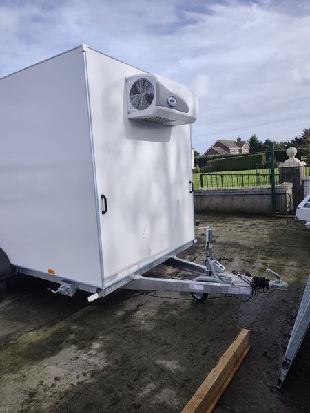Fridge Trailer 381787305