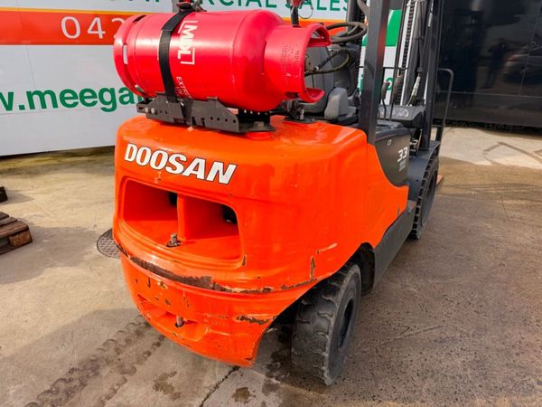 2014 DOOSAN 3.3 / 3 TON GAS FORKLIFT ....116P 381700945