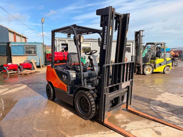 2014 DOOSAN 3.3 / 3 TON GAS FORKLIFT ....116P 381700966