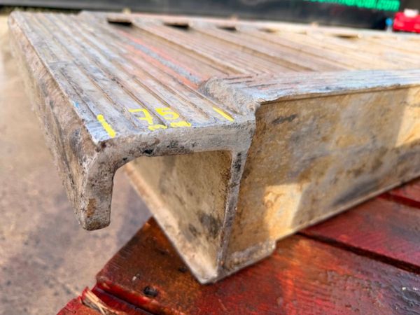 1500mm alloy RAMPS to suit Lowloader .....35v 381701000