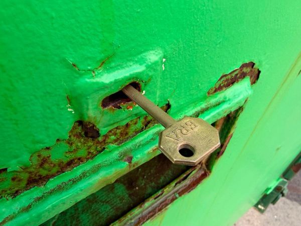 COSHH ...CHEMICAL CONTAINER 10 X 8 .....4799 381722281