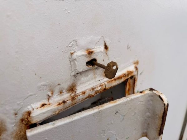 COSHH ...CHEMICAL CONTAINER 10 X 8 .....4852 381722330