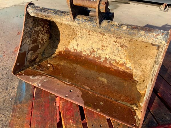 36" MINI DIGGER FILLING BUCKET.....40 PINS......72 381735544