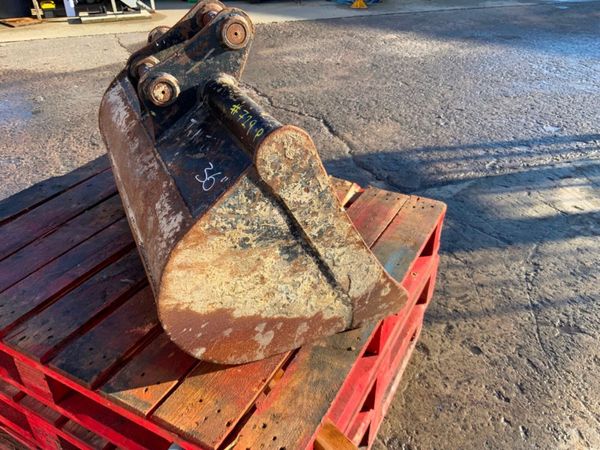 36" MINI DIGGER FILLING BUCKET.....40 PINS......72 381735547