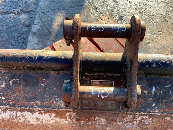 36" MINI DIGGER FILLING BUCKET.....40 PINS......72 381735549