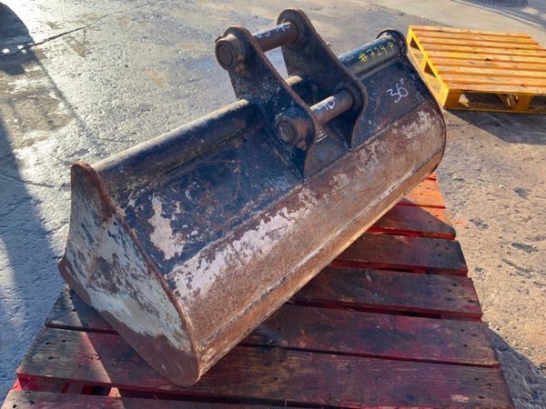 36" MINI DIGGER FILLING BUCKET.....40 PINS......72 381735552