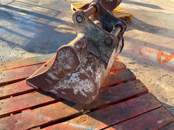 24" MINI DIGGER BUCKET......40mm PINS........686. 381735561