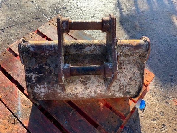 24" MINI DIGGER BUCKET......40mm PINS........686. 381735574