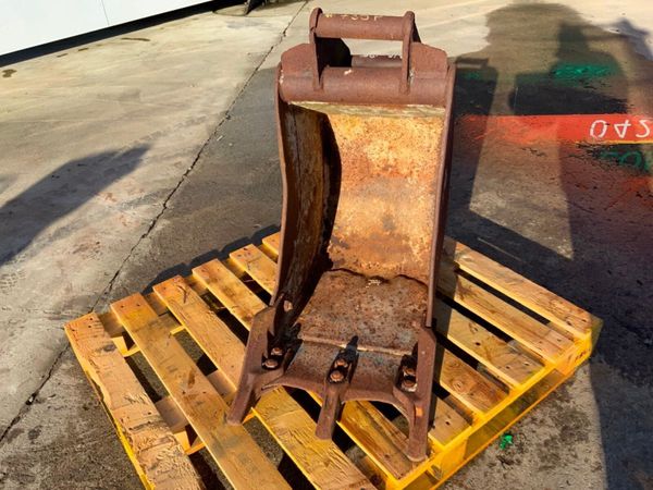 18" DIGGING BUCKET......50mm PINS.......730. 381735596