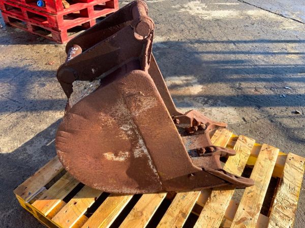 18" DIGGING BUCKET......50mm PINS.......730. 381735603