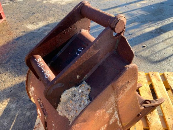 18" DIGGING BUCKET......50mm PINS.......730. 381735607