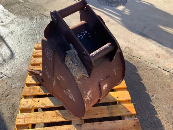 18" DIGGING BUCKET......50mm PINS.......730. 381735611