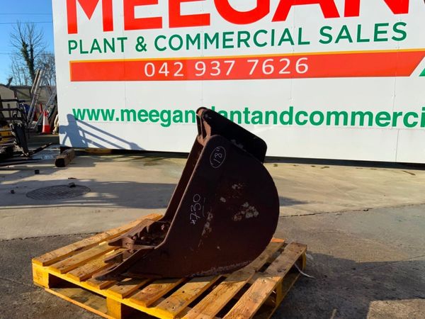 18" DIGGING BUCKET......50mm PINS.......730. 381735615