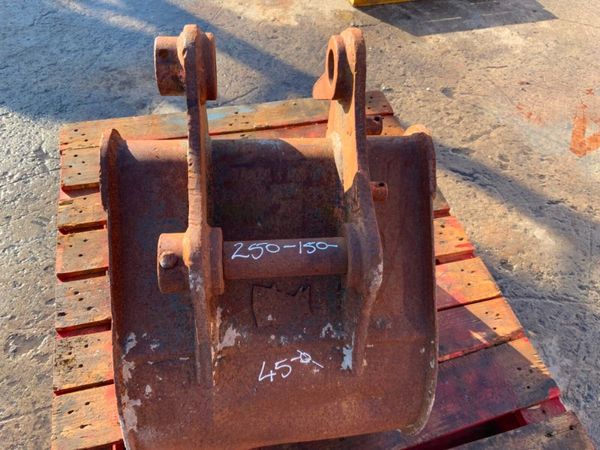 18" DIGGING BUCKET............45mm.........18p. 381735625