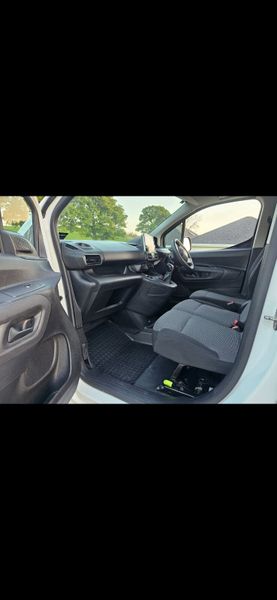 Peugeot Partner 2018 381851455