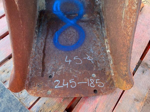 18" GUMMY BUCKET........45mm PINS.........38p 381942364