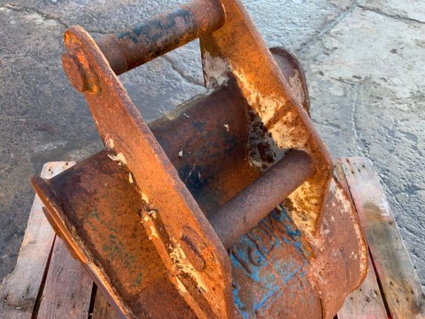 18" GUMMY BUCKET........45mm PINS.........38p 381942369