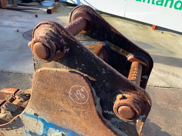 18" GEITH DIGGING BUCKET.....65mm PINS.....737p. 381942393