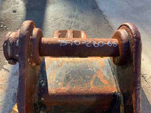 18" GEITH DIGGING BUCKET.....65mm PINS.....737p. 381942394