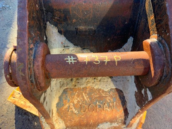 18" GEITH DIGGING BUCKET.....65mm PINS.....737p. 381942397