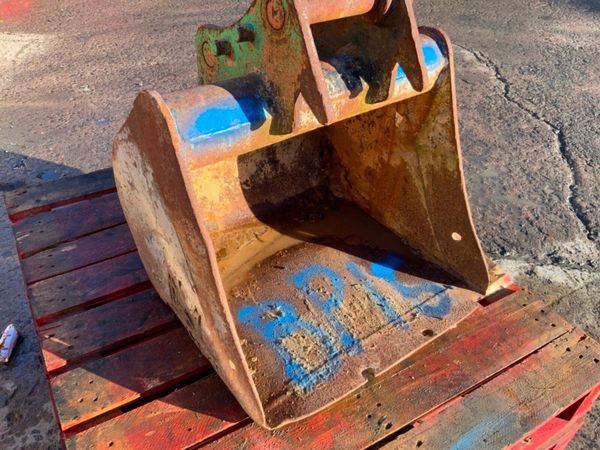 24" RHINOX DIGGING BUCKET.....45mm PINS......BP15. 381942452