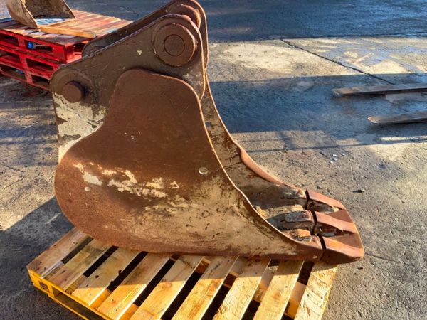 18" GEITH DIGGING BUCKET.....65mm PINS.....737p. 381942404