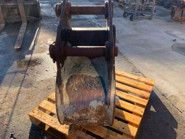 18" GEITH DIGGING BUCKET.....65mm PINS.....737p. 381942415