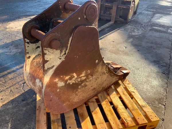 18" GEITH DIGGING BUCKET.....65mm PINS.....737p. 381942417