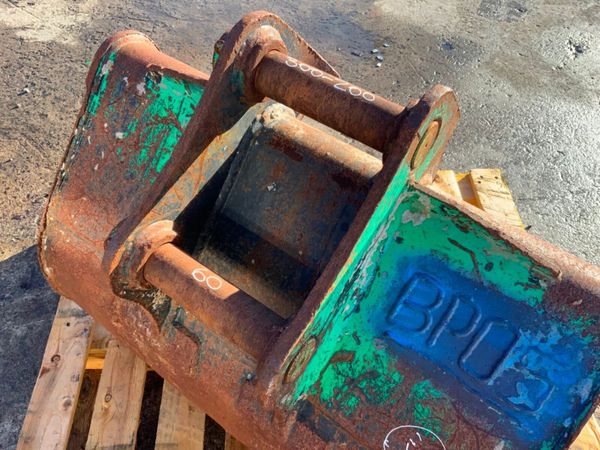 36" DIGGING BUCKET.....60mm PINS.........BP05. 381942433