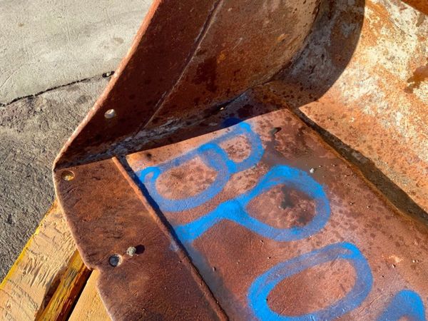 36" DIGGING BUCKET.....60mm PINS.........BP05. 381942439