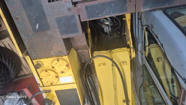 New Holland E145 381960123