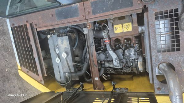 New Holland E145 381960124