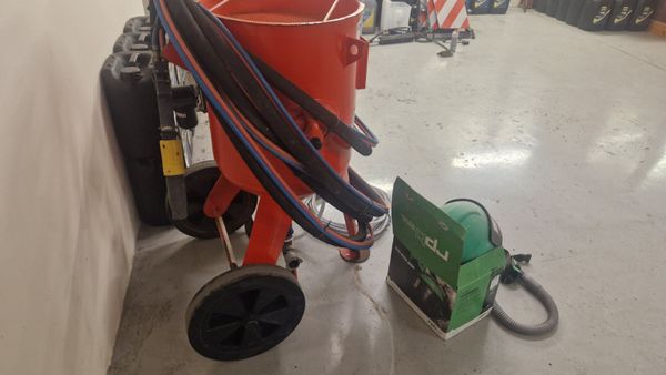 Sand blasting machine 381962465