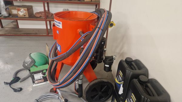 Sand blasting machine 381962467