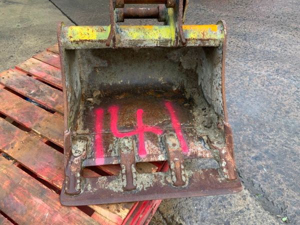 24" MINI DIGGER BUCKET......40mm PINS.......141. 381998574