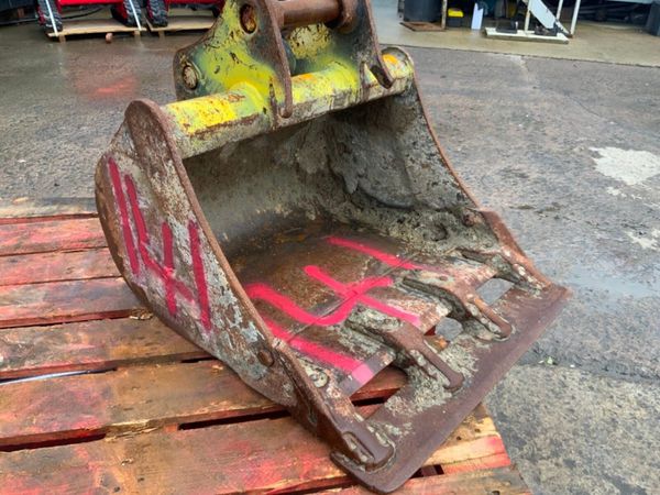 24" MINI DIGGER BUCKET......40mm PINS.......141. 381998576