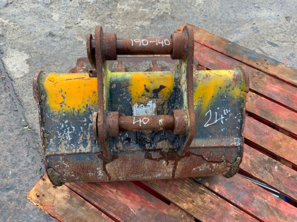 24" MINI DIGGER BUCKET......40mm PINS.......141. 381998586