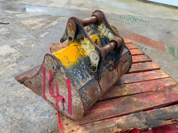 24" MINI DIGGER BUCKET......40mm PINS.......141. 381998590