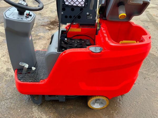 2024 HAKO B75r RIDE ON FLOOR POLISHER.....1146. 381998730