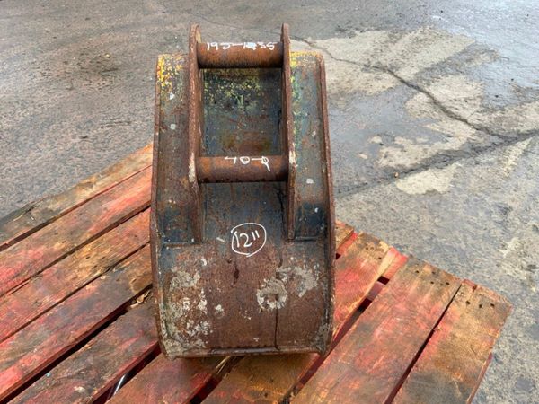 12" DIGGING BUCKET.......40mm PINS........45. 382043967