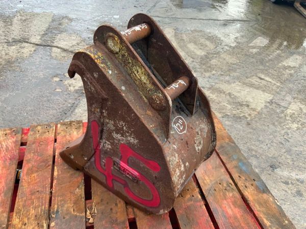 12" DIGGING BUCKET.......40mm PINS........45. 382043969