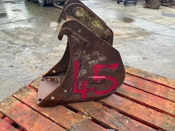 12" DIGGING BUCKET.......40mm PINS........45. 382043970